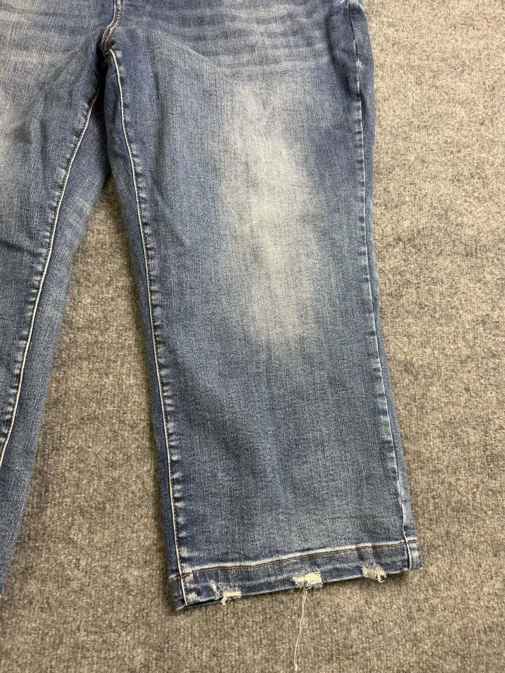 Judy Blue Plus 22W Wide Leg Raw Fray Hem Medium Wash Crop Jeans
